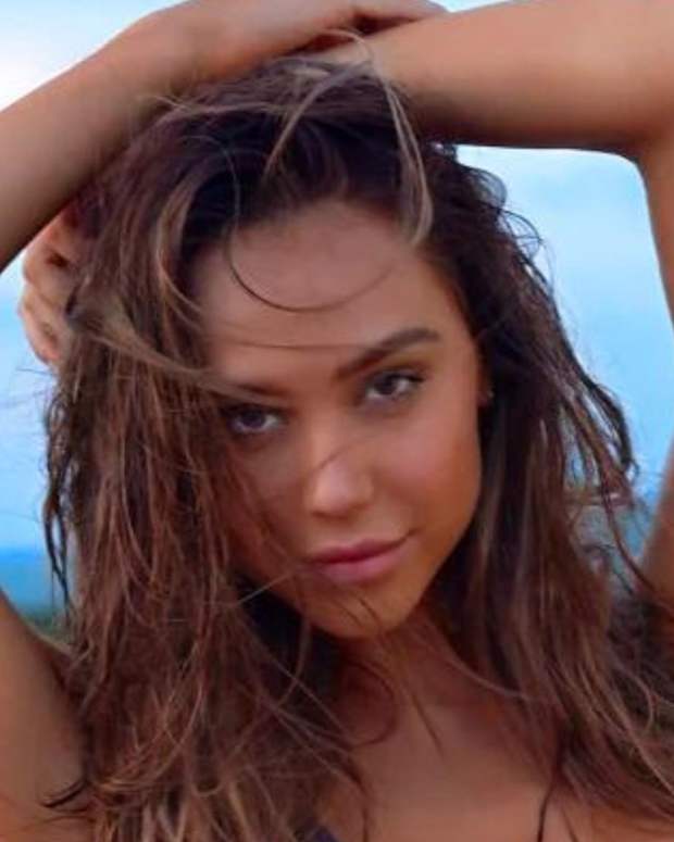 Alexis Ren